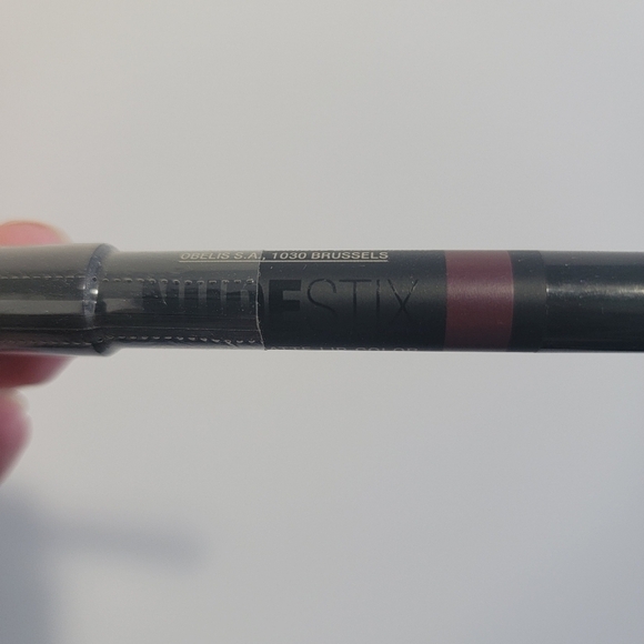 NWT NUDESTIX Magnetic Matte Lip Color - Vino - Picture 5 of 5